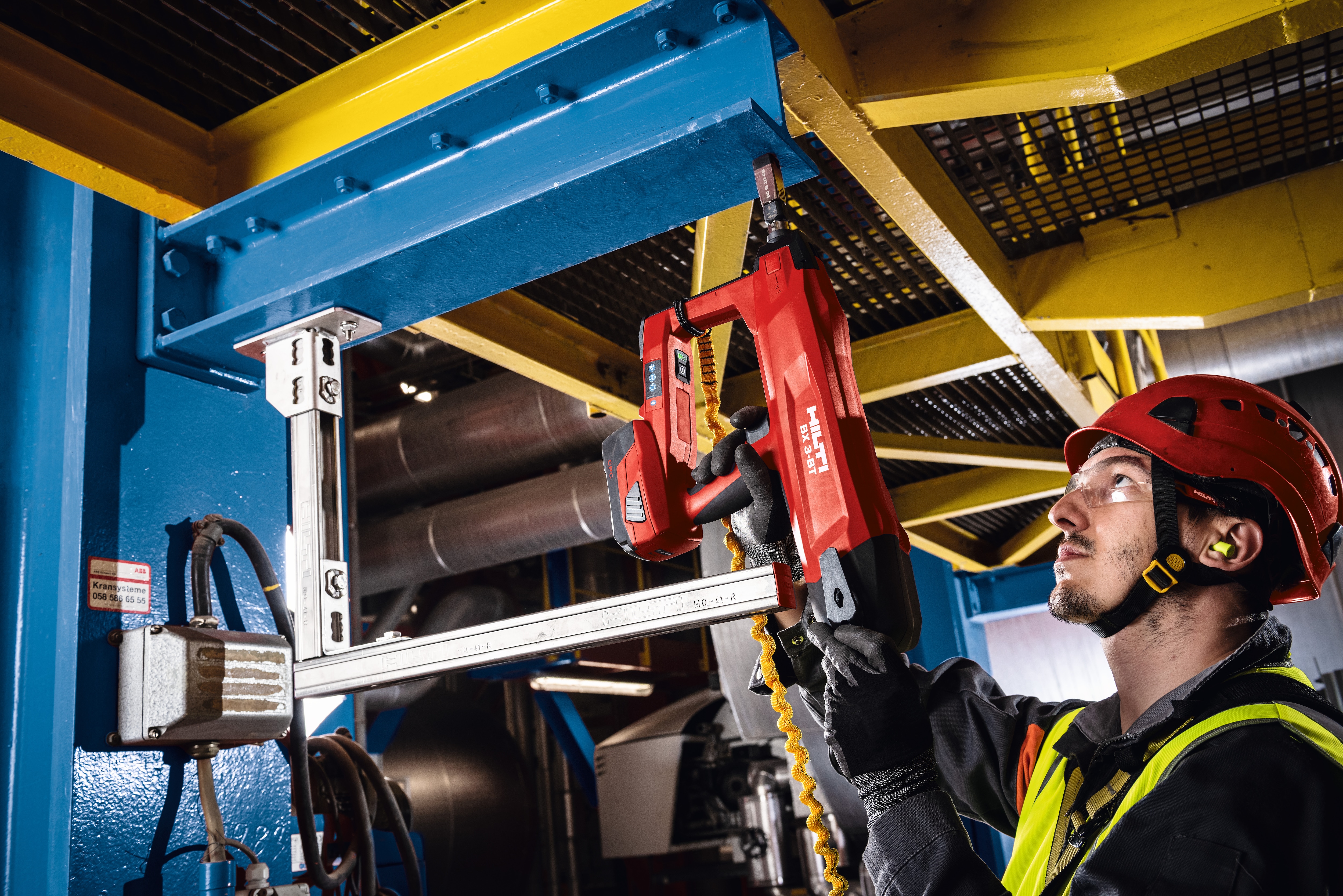 Introducing the BX 3-BT battery-powered fastening tool for fastening X-BT threaded studs to steel