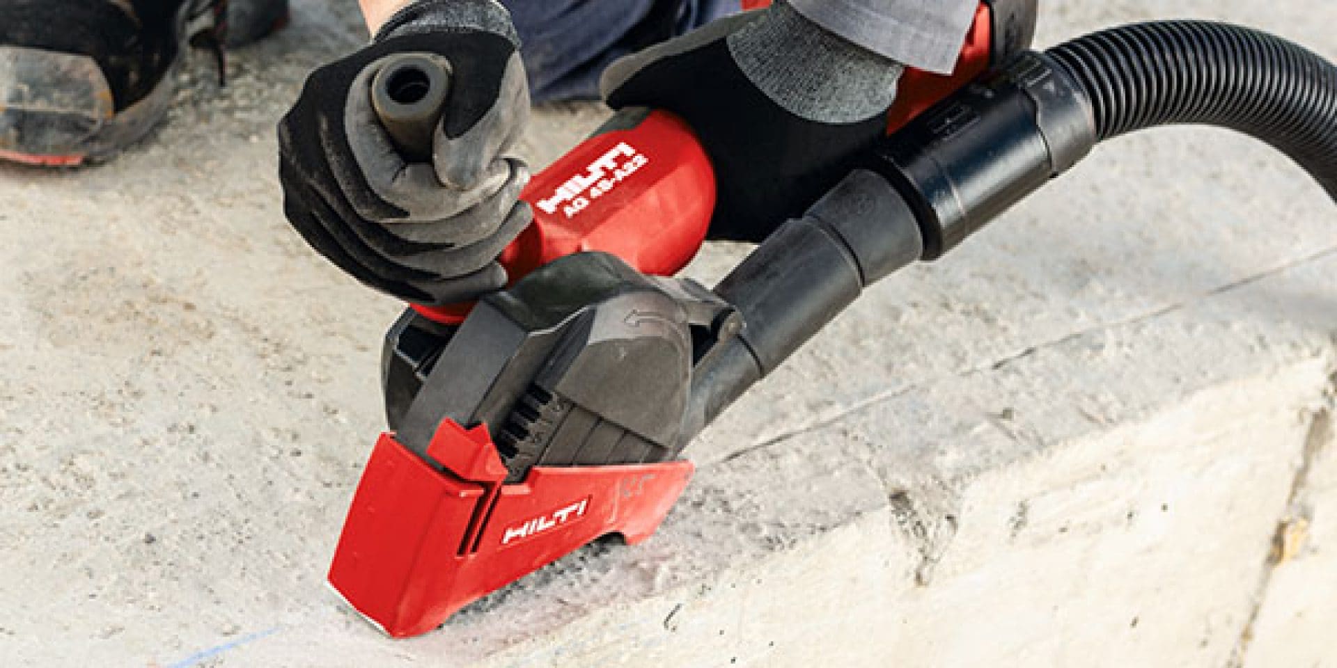 The AG 4S-A22 includes a fast blade stop which contributes to job site safety