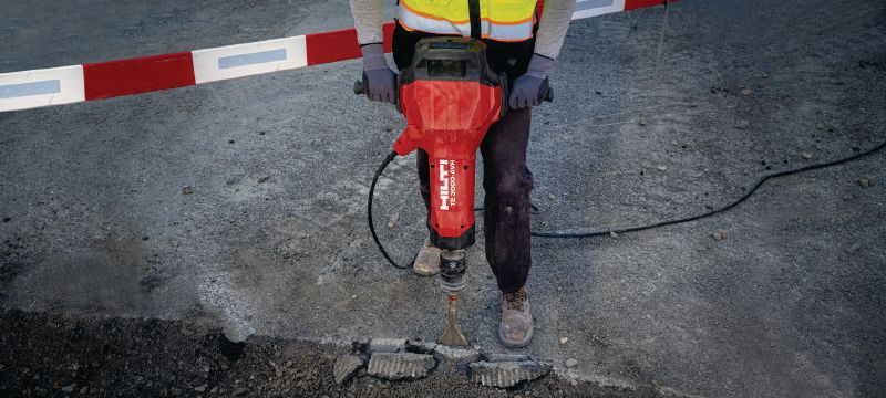 TE 3000-AVR Heavy-duty electric jackhammer Exceptionally powerful breaker for heavy-duty concrete demolition, asphalt cutting, earthwork and driving ground rods Applications 1