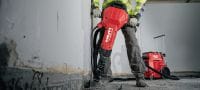 TE 3000-AVR TE-H heavy-duty electric jackhammer Exceptionally powerful breaker for heavy-duty concrete demolition, asphalt cutting, earthwork and driving ground rods Applications 2