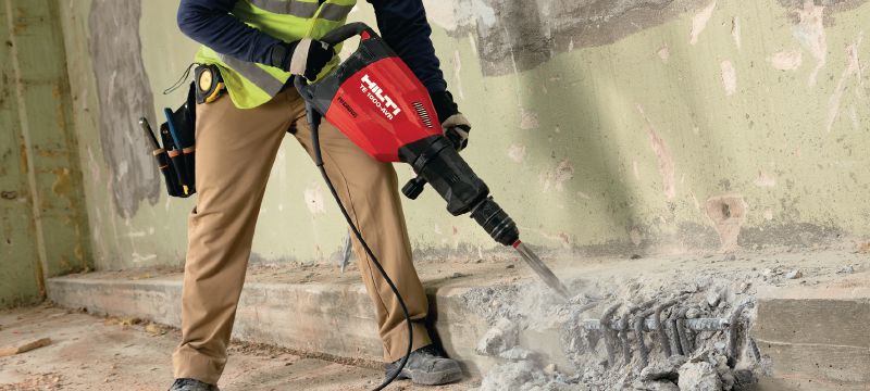 TE 1000-AVR Concrete breaker Versatile TE-S breaker for demolishing concrete floors and occasional wall chiseling Applications 1