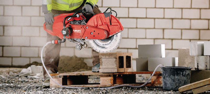 DSH 900-X Gas cut-off saw Powerful rear-handle hand-held 87 cc gas saw with auto-choke – cutting depth up to 150 mm Applications 1