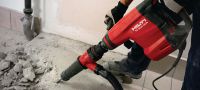 TE 800-AVR TE-S demolition hammer Very powerful TE-S demolition hammer for heavy-duty chiseling in concrete, with Active Vibration Reduction (AVR) Applications 3