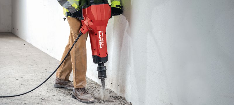 TE 3000-AVR TE-H heavy-duty electric jackhammer Exceptionally powerful breaker for heavy-duty concrete demolition, asphalt cutting, earthwork and driving ground rods Applications 1