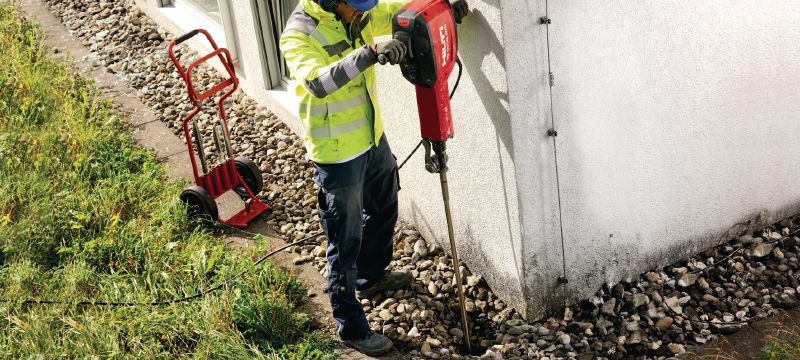 TE 3000-AVR Heavy-duty electric jackhammer Exceptionally powerful Hex 28 electric jackhammer for heavy-duty concrete floor demolition Applications 1