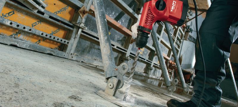TE 30-M AVR Rotary hammer Powerful SDS Plus (TE-C) rotary hammer for heavy-duty concrete drilling and corrective chiseling, with Active Vibration Reduction (AVR) Applications 1