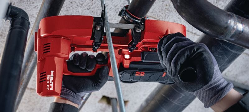 SB 4-22 Portable band saw Cordless portable band saw inc. 14/18 TPI blade for precise, low-noise, low-spark cuts through metal up to 63.5 mm│2-1/2” cutting depth (Nuron battery platform) Applications 1